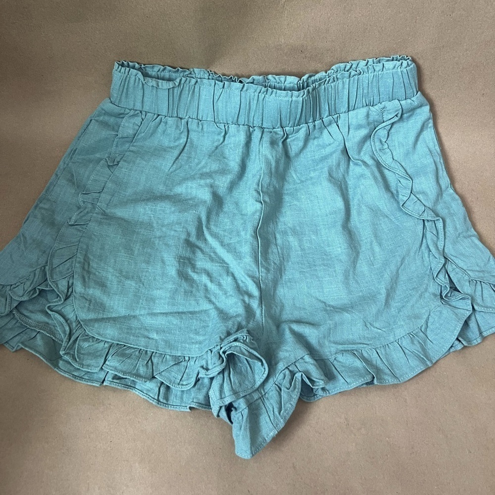 NWOT! New In Green Linen Viscose Blend Frill Elastic Waist Band Shorts Size L